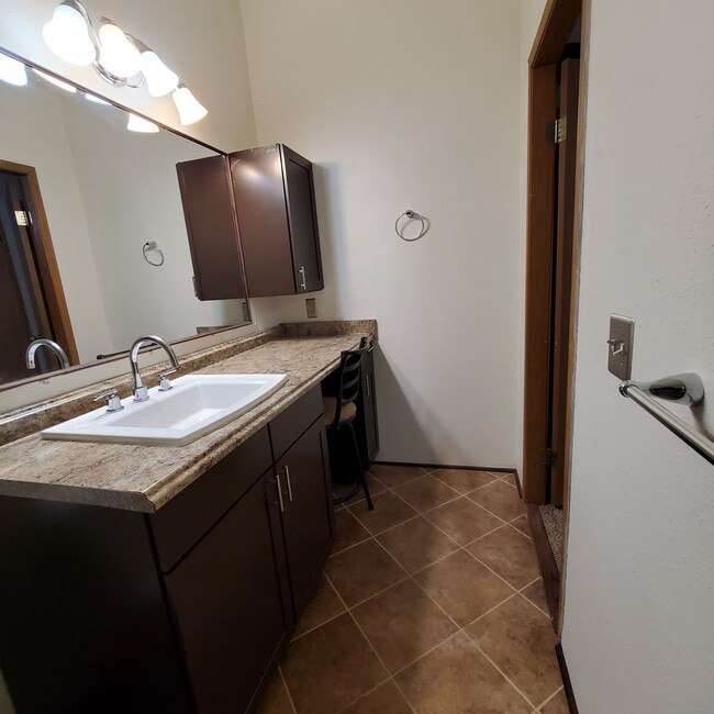 Building Photo - Pet Friendly 4 Bed / 2Bath Home w/ Garage