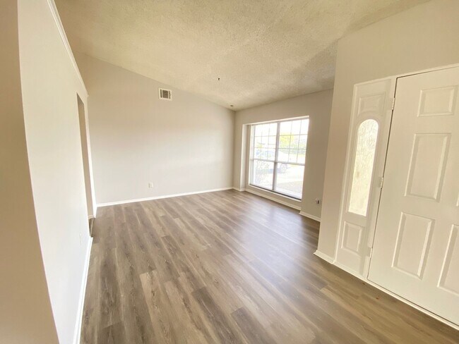 Building Photo - 12948 Broakfield Cir