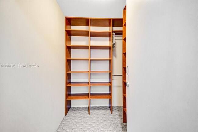 Building Photo - 21150 Point Pl