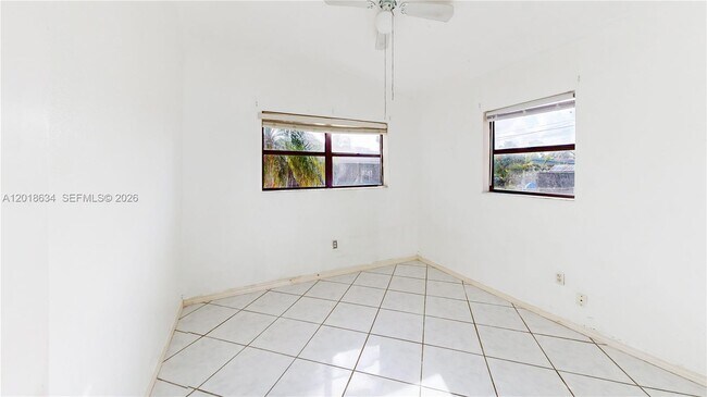 Building Photo - 1610 NW 9th Ct