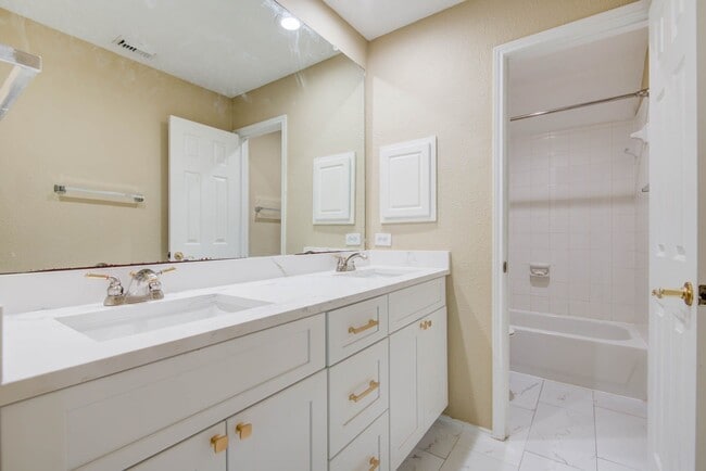 Building Photo - 11606 Canyon Mills Dr