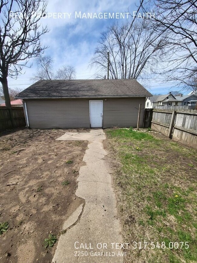 Building Photo - 2250 Garfield Ave