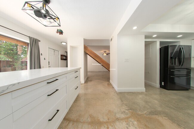 Building Photo - 6724 SW 114th Pl