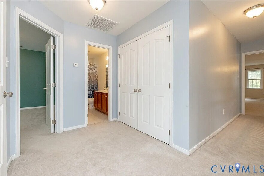 Family Bathroom/Laundry - 3620 Tanby Rd