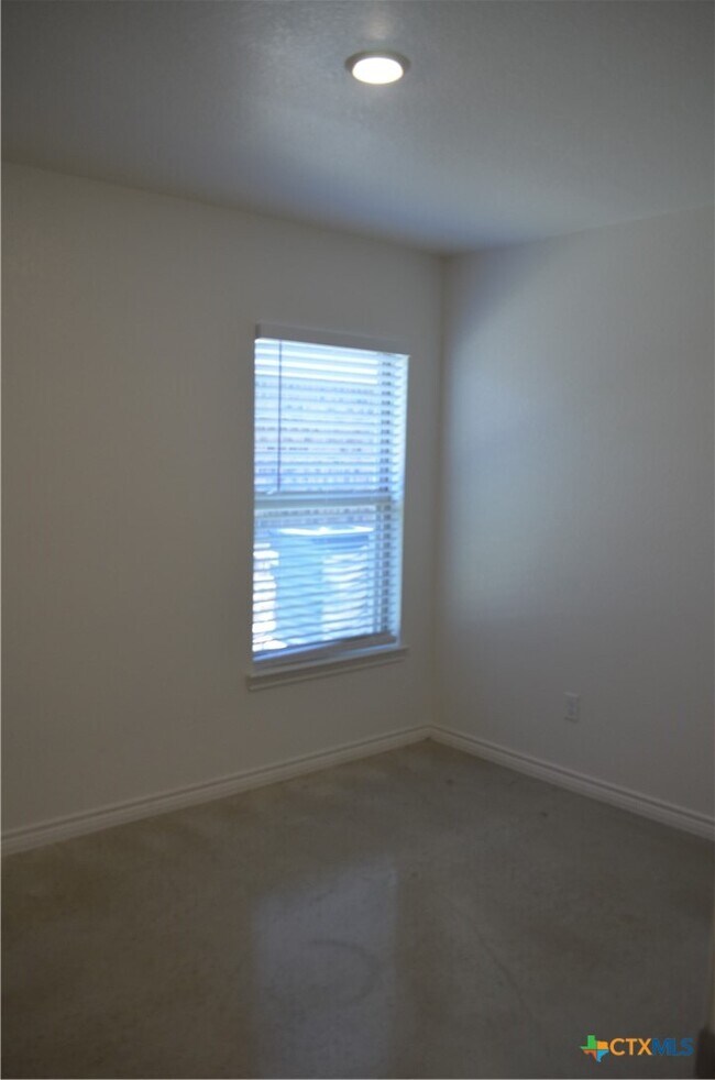 Building Photo - 1222 Lehmann Dr