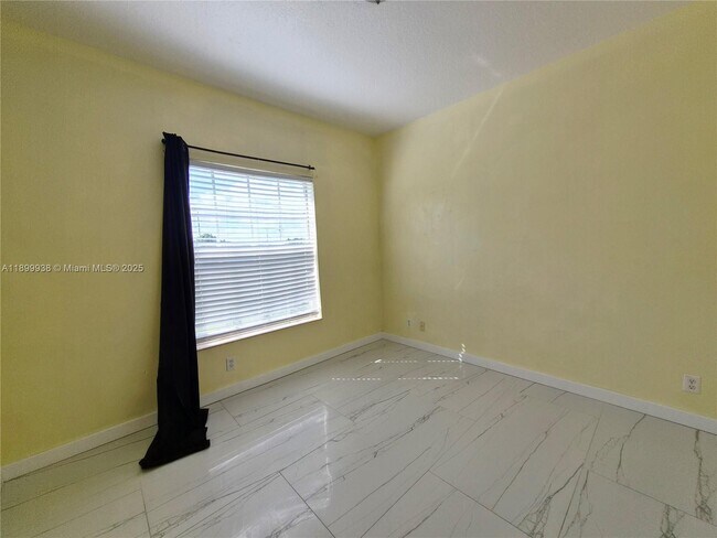 Building Photo - 1209 NW 27th Ave