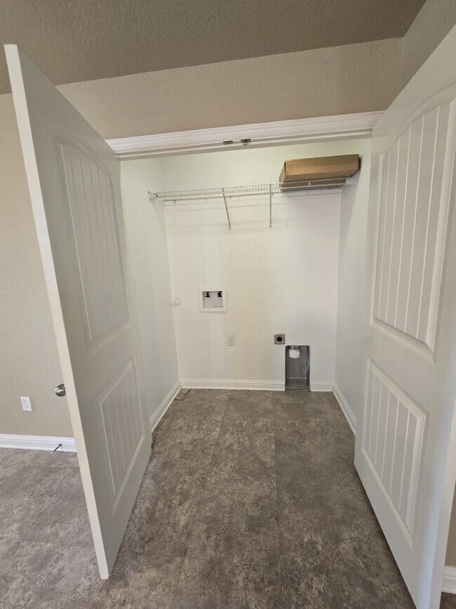 Building Photo - Spacious 3 Bedroom, 2 Bath Duplex for Rent...