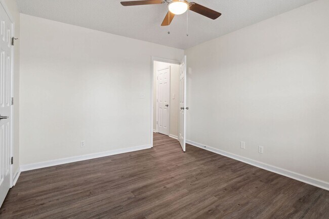 Building Photo - 685 Artic Ave