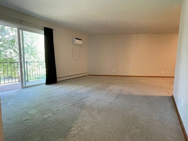 Building Photo - Main Floor, Excellent Condition, Video Wal...
