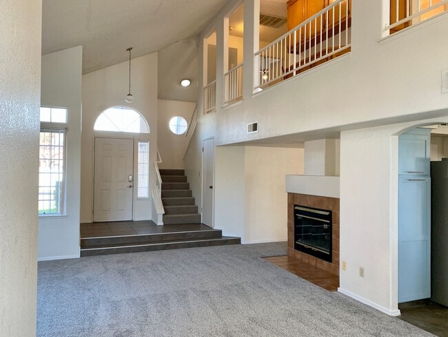 Building Photo - Beautiful Northwest Bakersfield Home with Solar - Ready for Immediate Move In!