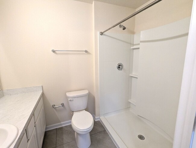 Building Photo - REDUCED RATE ON THIS 18mo LEASE (15mo & 12mo also available) AND WAIVED $250 Admin Fee (app. fee ...