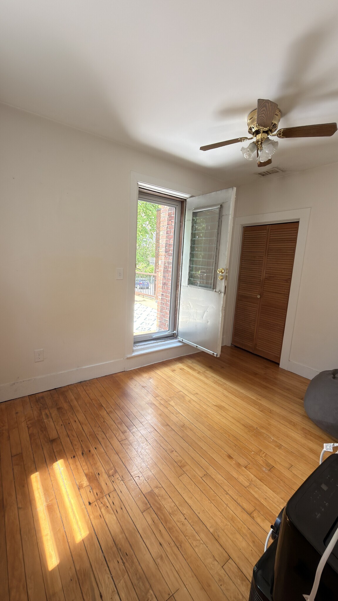 Building Photo - 391 Langley Rd