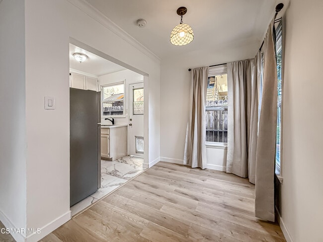 Building Photo - 5027 Cahuenga Blvd