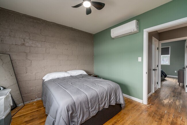 Building Photo - 1055 Parksley Ave