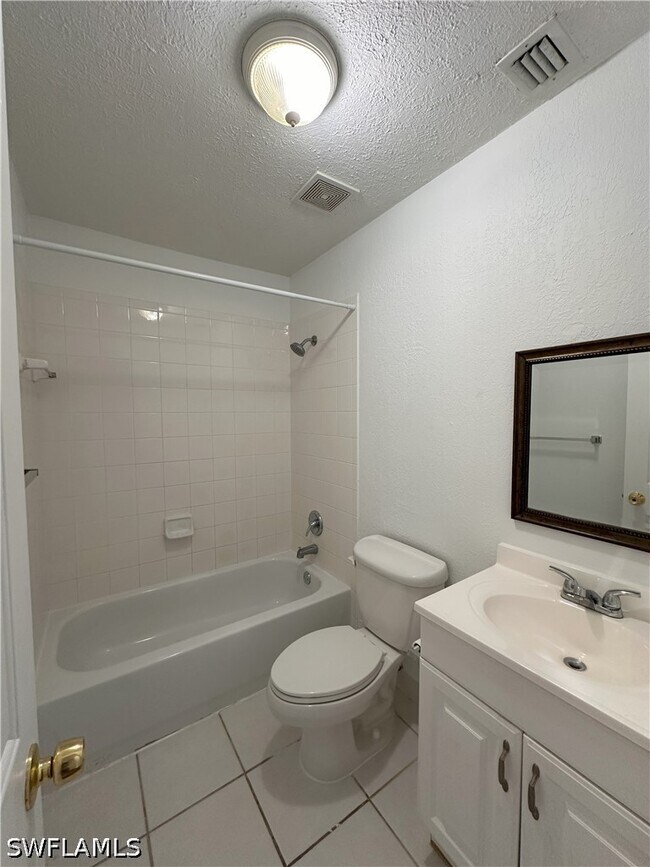Building Photo - 4629 Bayshore Dr
