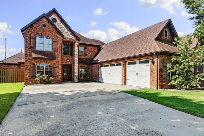 Building Photo - 4602 W Warbal Trail