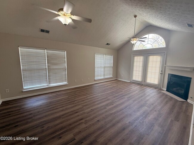 Building Photo - 405 Fledge Dr