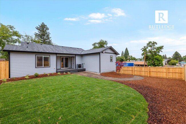 Building Photo - Newly Built 3 Bed/2 Bath Home in East Medford!