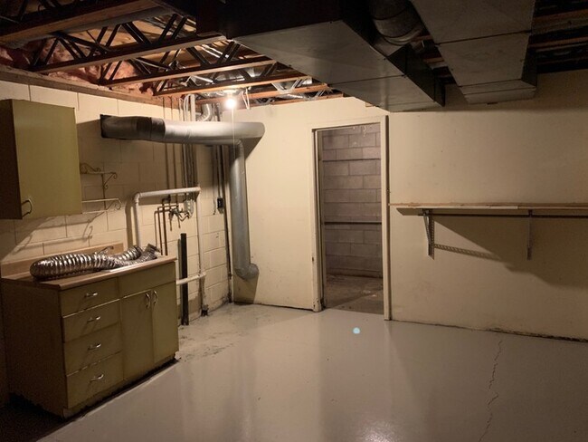 Building Photo - 217 Eisenhower Dr