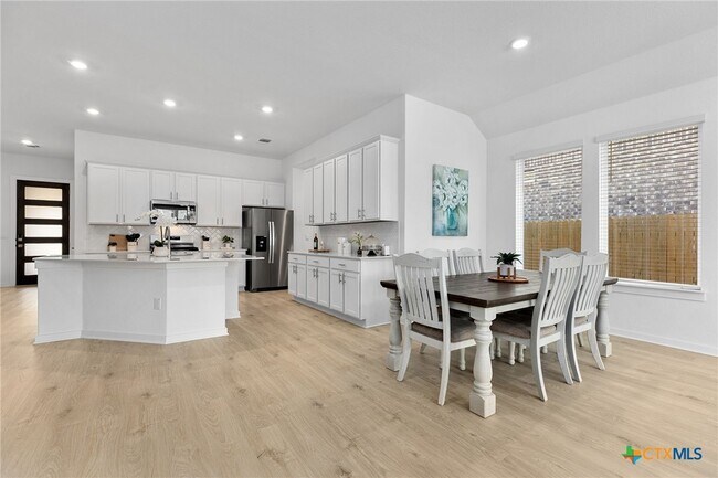 Building Photo - 2132 Magnolia Hl Dr