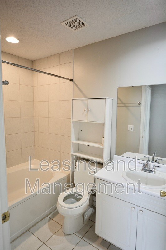 Building Photo - 3387 Queensgate Way