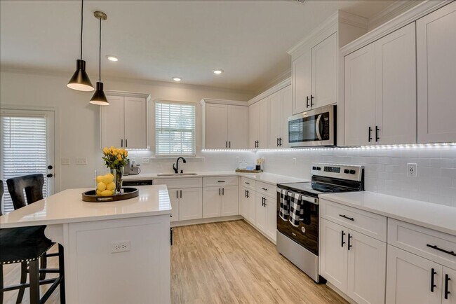 Building Photo - Beautiful Home in a Great Neighborhood