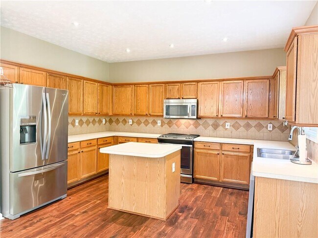 Building Photo - 2959 Belfaire Crest Ct