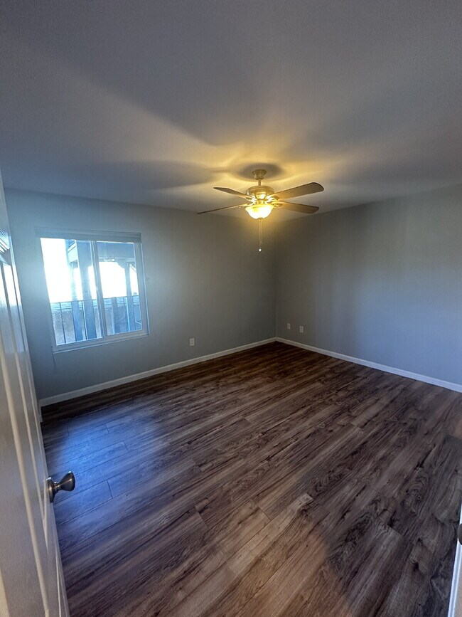 Building Photo - $2,900 - 2 Bed 2 Bath Condo in Oceanside Near Beach!