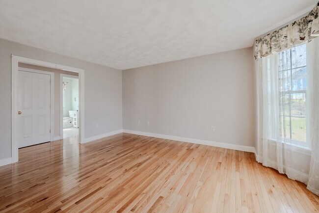 Building Photo - 9 Kettle Way