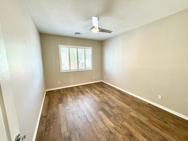 Building Photo - 17455 W Meadow Ln