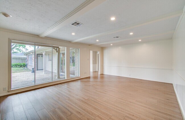 Building Photo - 11022 Riverview Dr