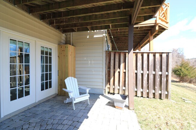Building Photo - "Coming Soon" Luxury 4 Level Picturesque T...