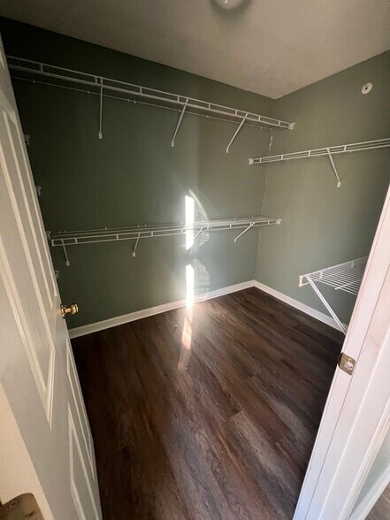 Building Photo - 2898 Andover Cir