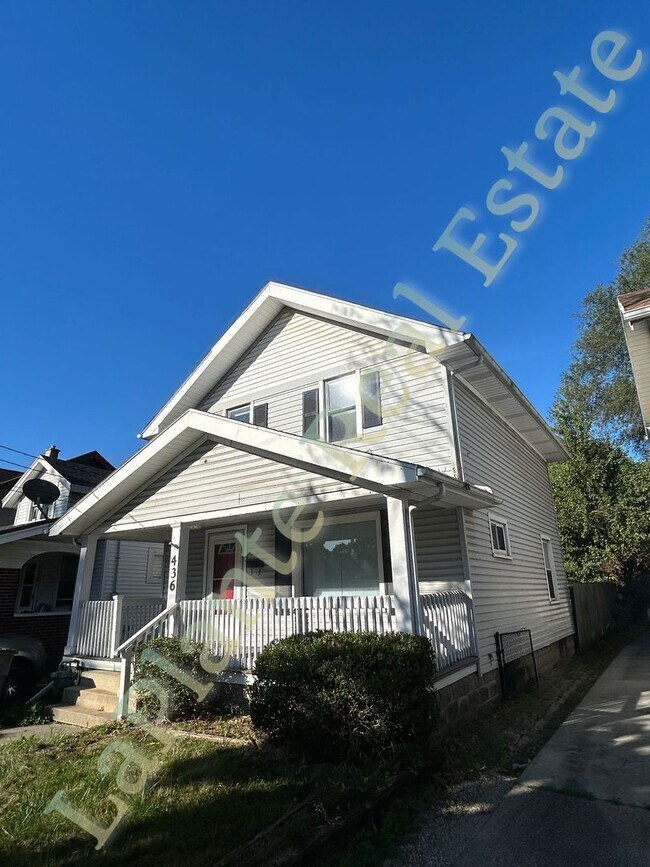 Building Photo - Charming 3-Bed Home with Porch & Parking –...