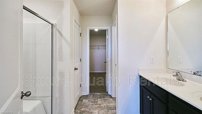 Building Photo - 958 Bosemon St