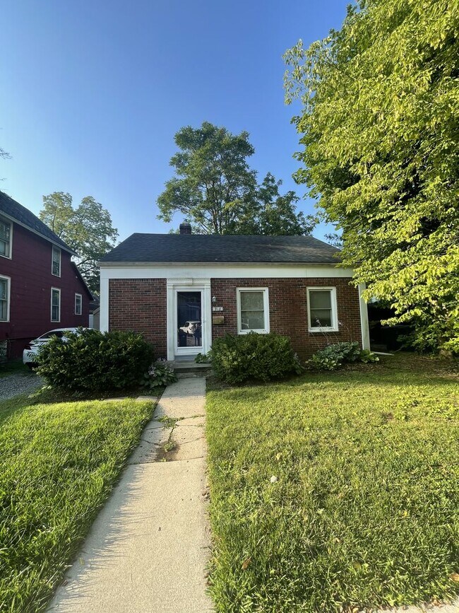 Building Photo - Three Bedroom House for 2026/27!