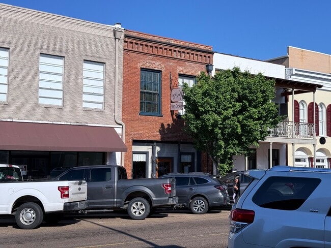 Building Photo - 116 5th St N