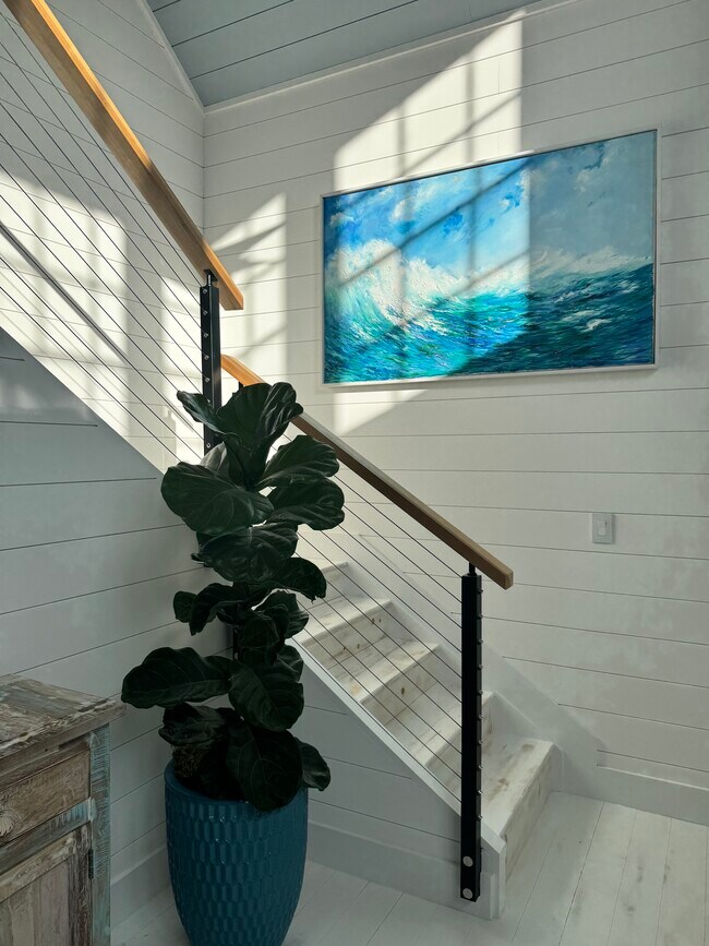 Building Photo - 2732 Weeks Ave