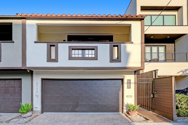 Building Photo - 2117 1/2 Hazard St