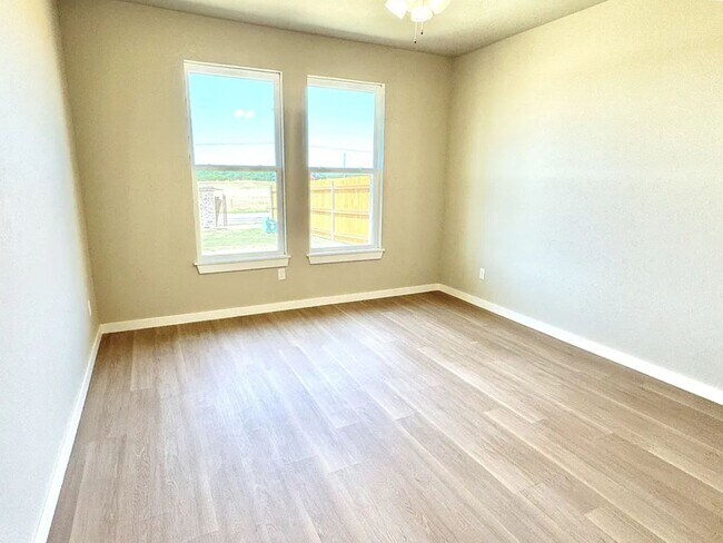 Building Photo - Pet-Friendly 3-Bed Home in Edmond - Move-In Ready!