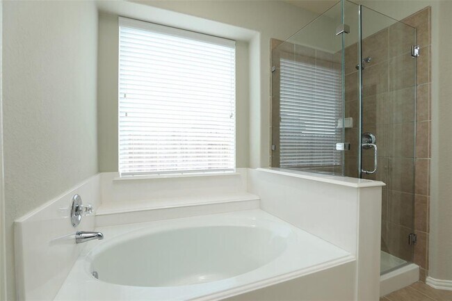 Building Photo - 9603 Red Rugosa Dr
