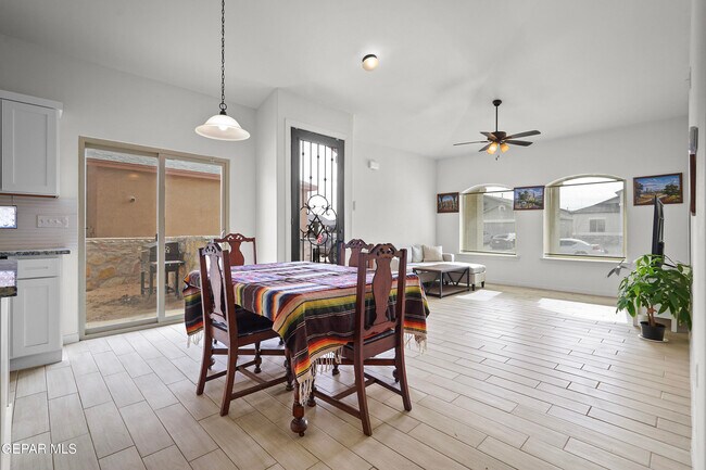 Building Photo - 14761 Mike a Mendoza Ave