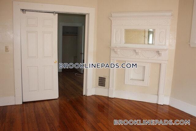 Building Photo - 123 Brook St