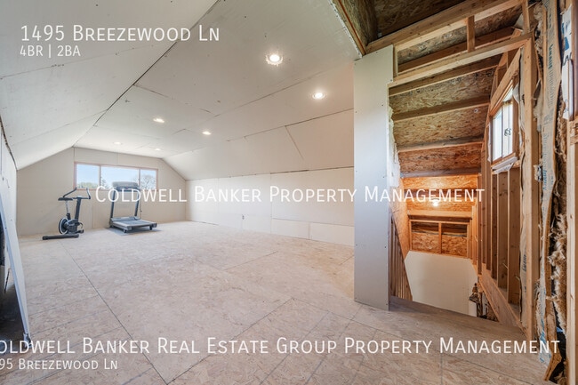 Building Photo - 1495 Breezewood Ln