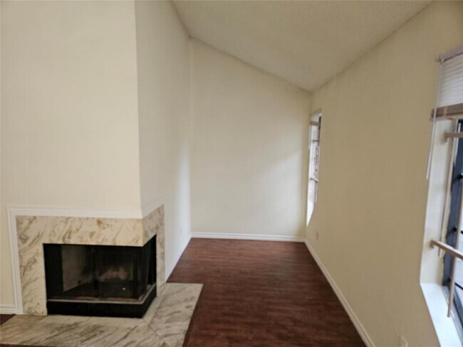 Building Photo - 2425 Holly Hall St