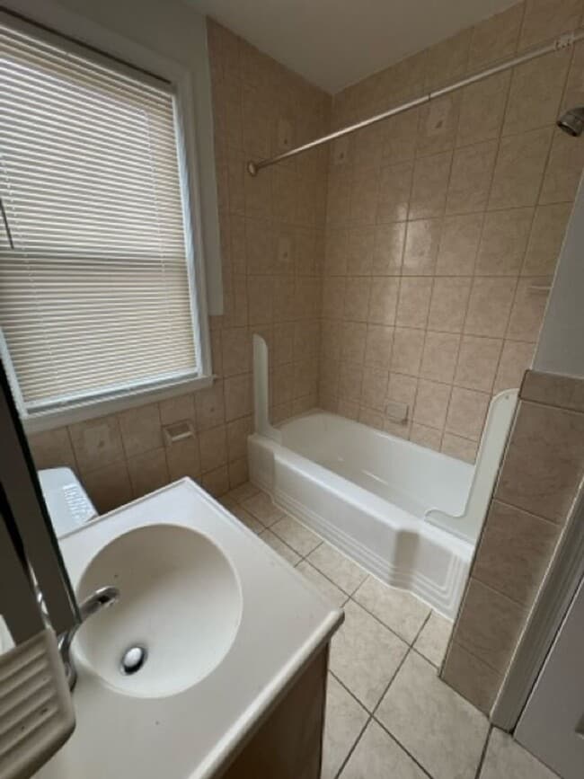 Building Photo - Charming row home in Baltimore City!