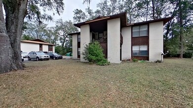 Building Photo - Beautiful Upstairs 2 bedroom 1 1/2 bath Ap...