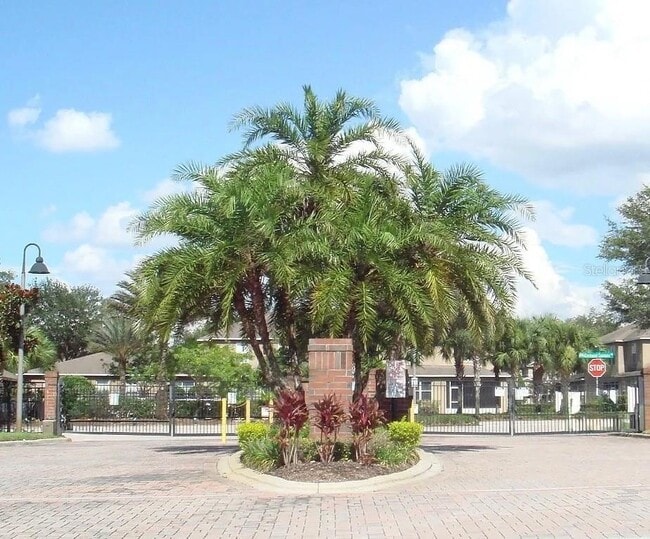 Building Photo - 1136 Crestwood Commons Ave