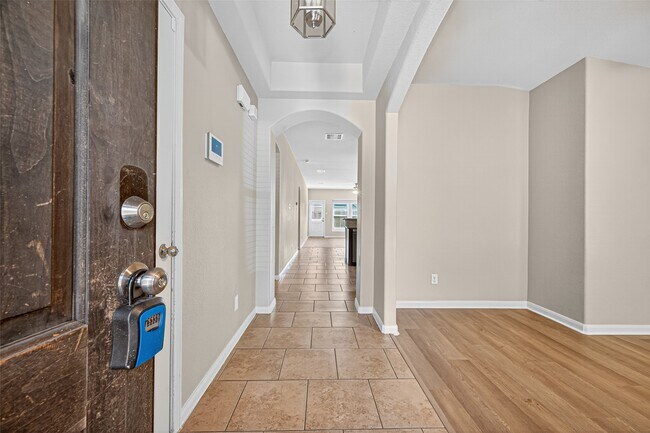 Primary Photo - 5530 Casa Calvet Dr