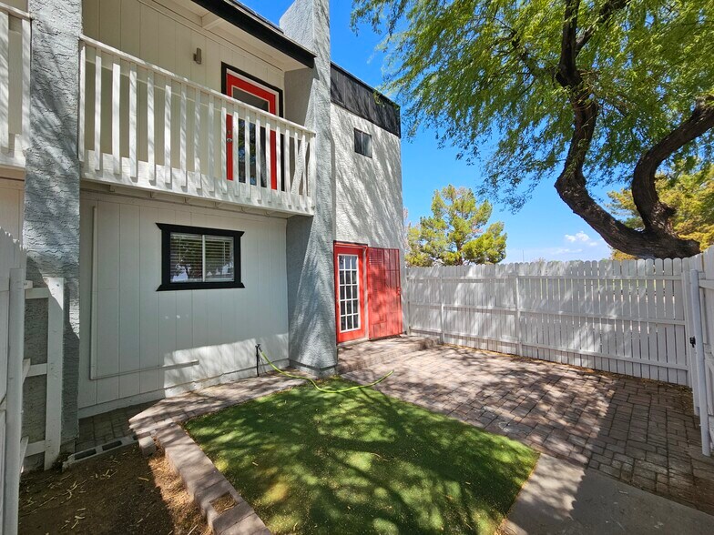 Building Photo - 1766 E Pepper Cir